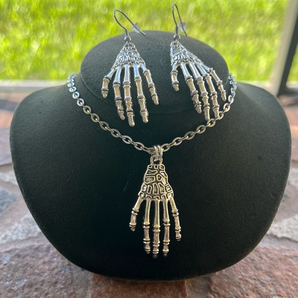 skull hands set earrings necklace goth halloween silver plated & stainless steel - Picture 6 of 12